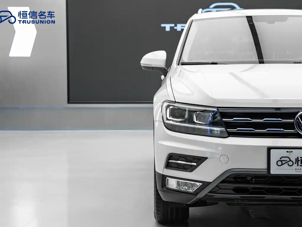 Volkswagen Tiguan L — фото 10