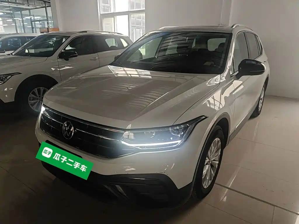 Volkswagen Tiguan L — фото 2