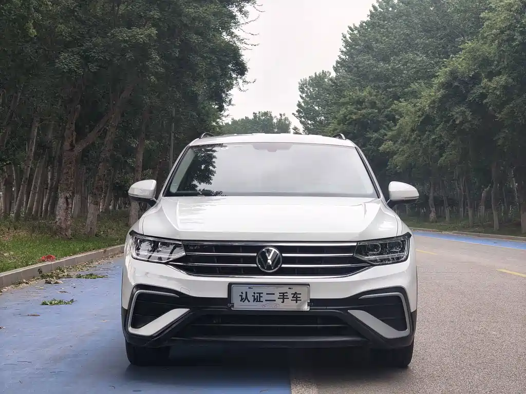 Volkswagen Tiguan L — фото 2
