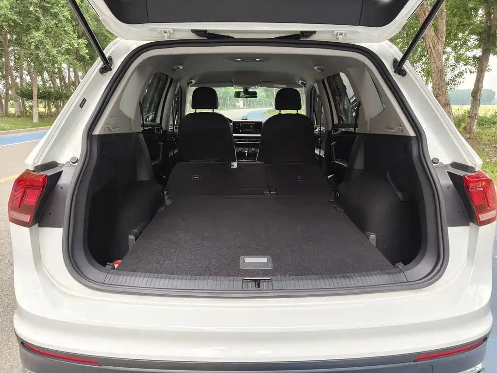 Volkswagen Tiguan L — фото 19