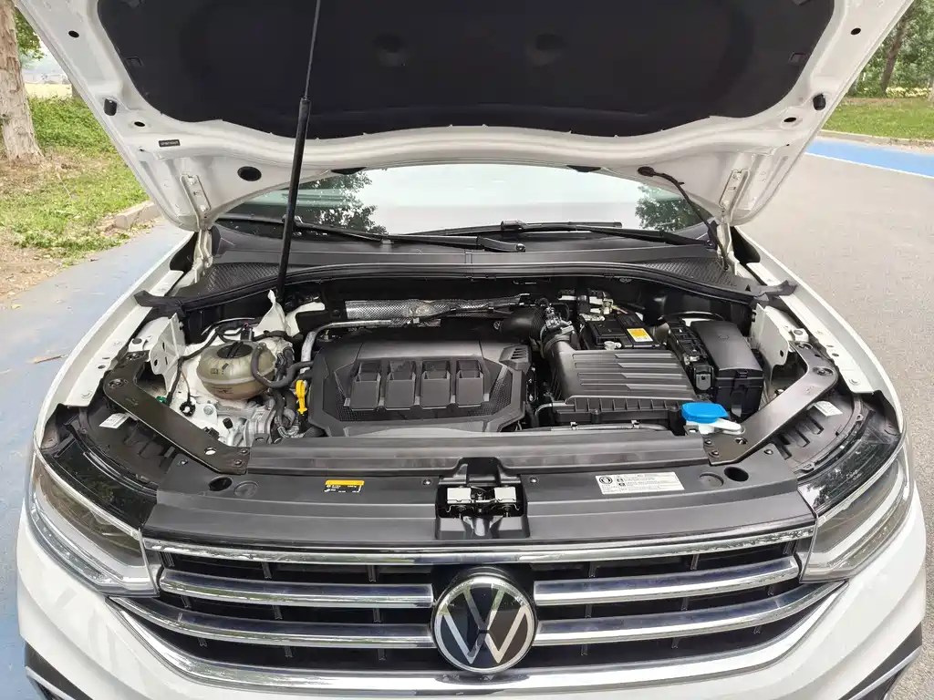 Volkswagen Tiguan L — фото 20