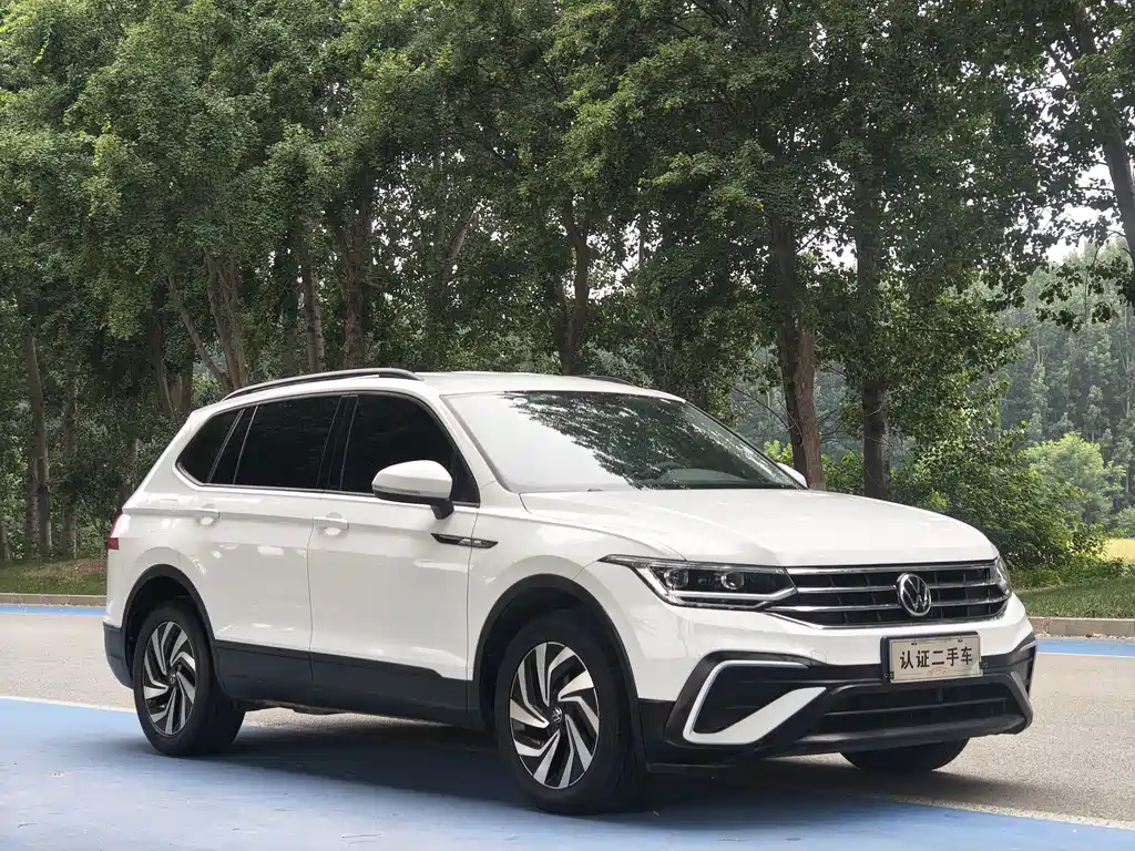 Volkswagen Tiguan L — фото 3