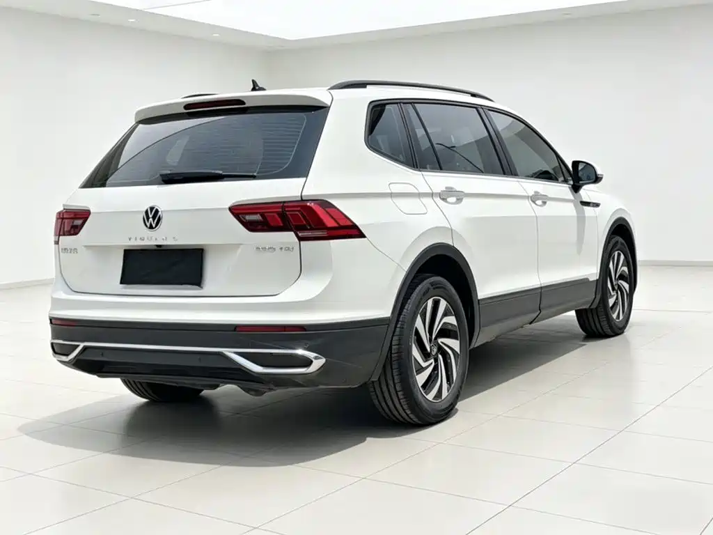 Volkswagen Tiguan L — фото 14