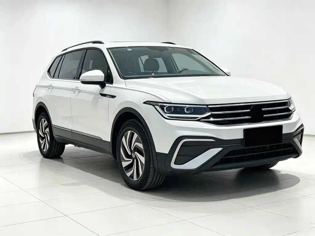 Volkswagen Tiguan L — фото 9