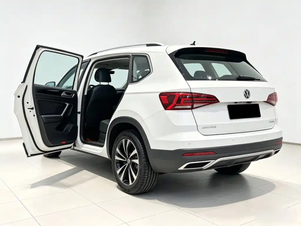 Volkswagen Tiguan L — фото 10