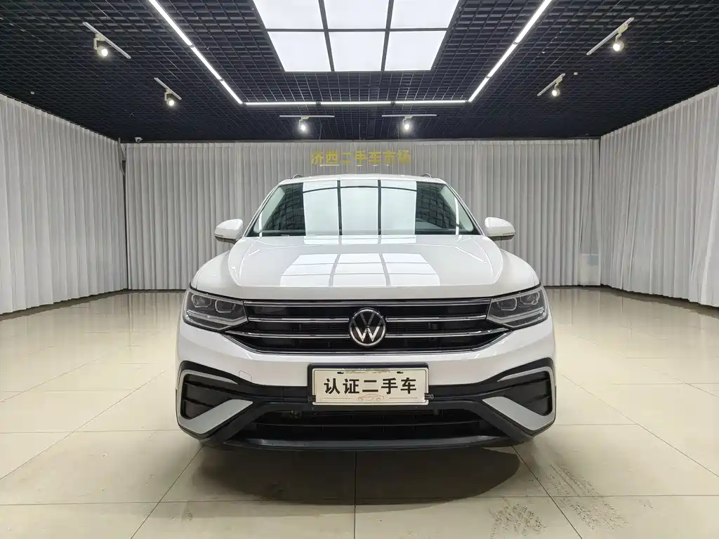 Volkswagen Tiguan L — фото 2