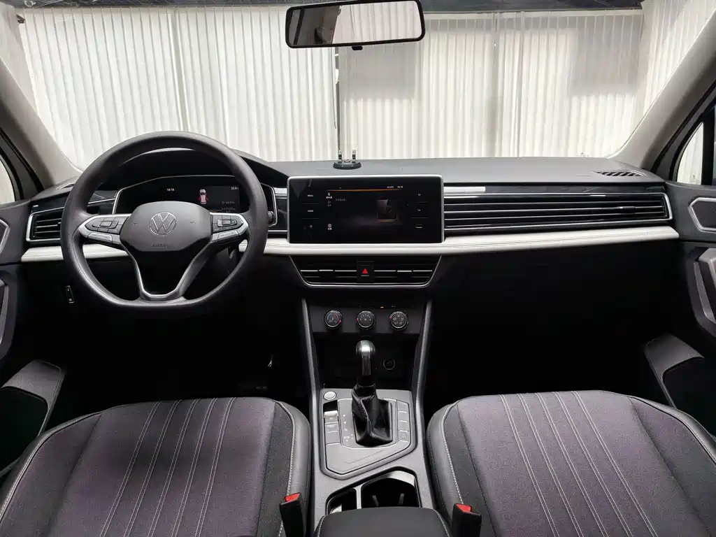 Volkswagen Tiguan L — фото 13