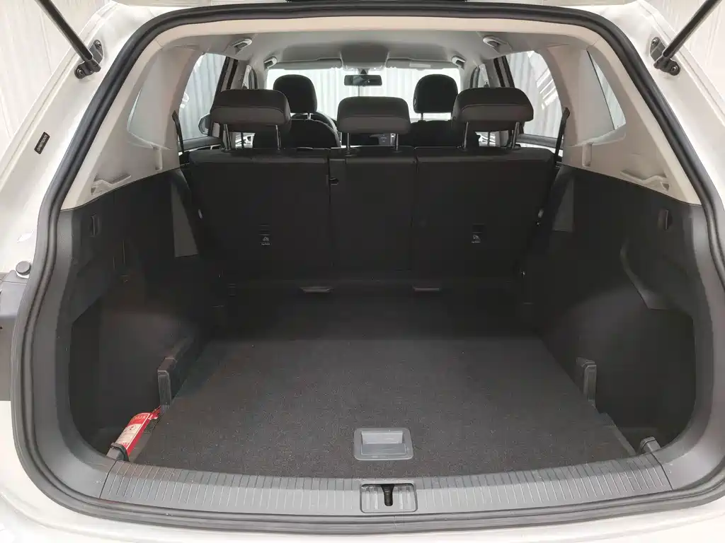 Volkswagen Tiguan L — фото 19
