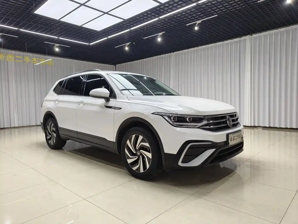 Volkswagen Tiguan L — фото 3