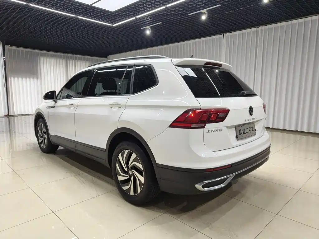Volkswagen Tiguan L — фото 6