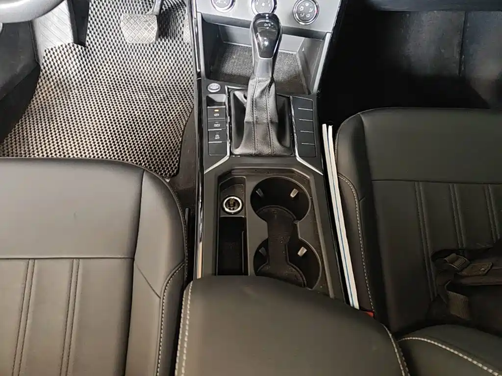 Volkswagen Passat — фото 14