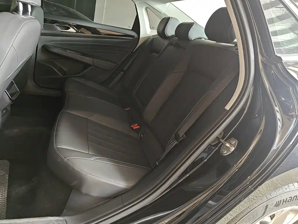 Volkswagen Passat — фото 17