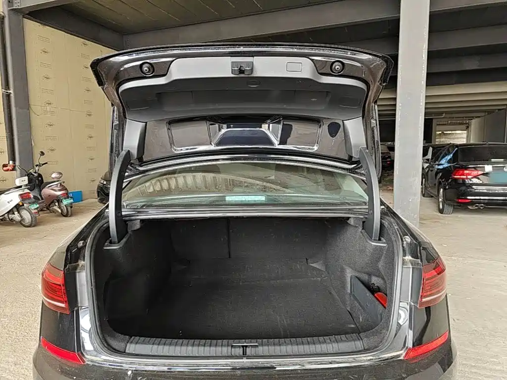 Volkswagen Passat — фото 19