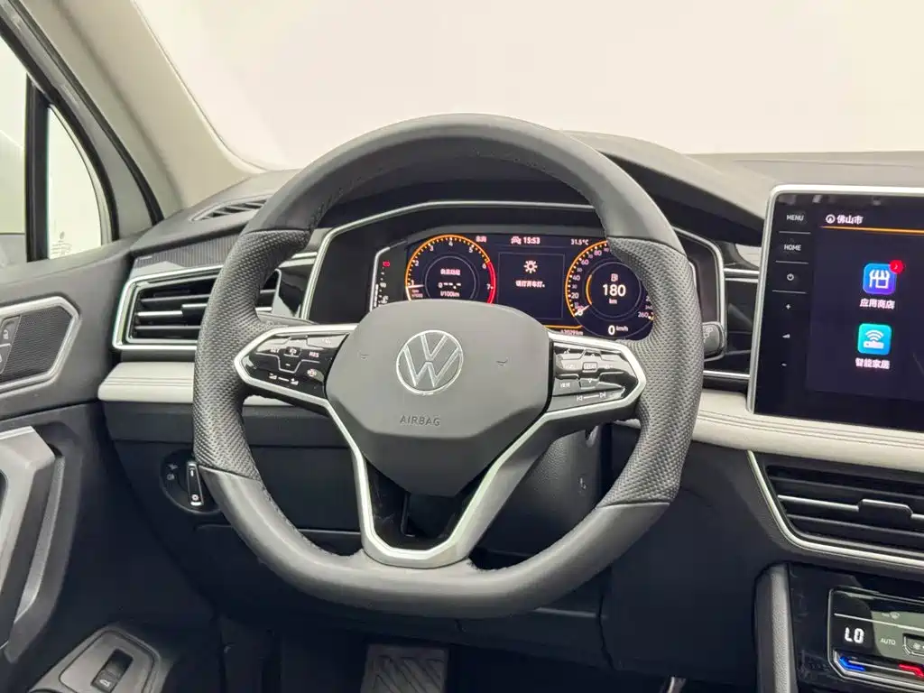 Volkswagen Tiguan L — фото 22