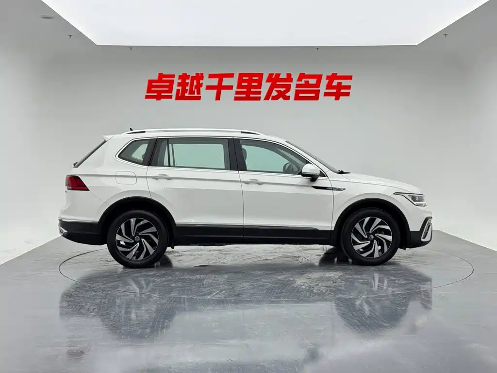 Volkswagen Tiguan L — фото 6