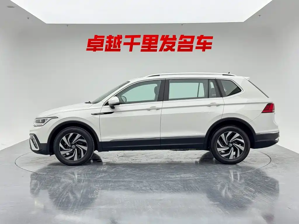 Volkswagen Tiguan L — фото 8