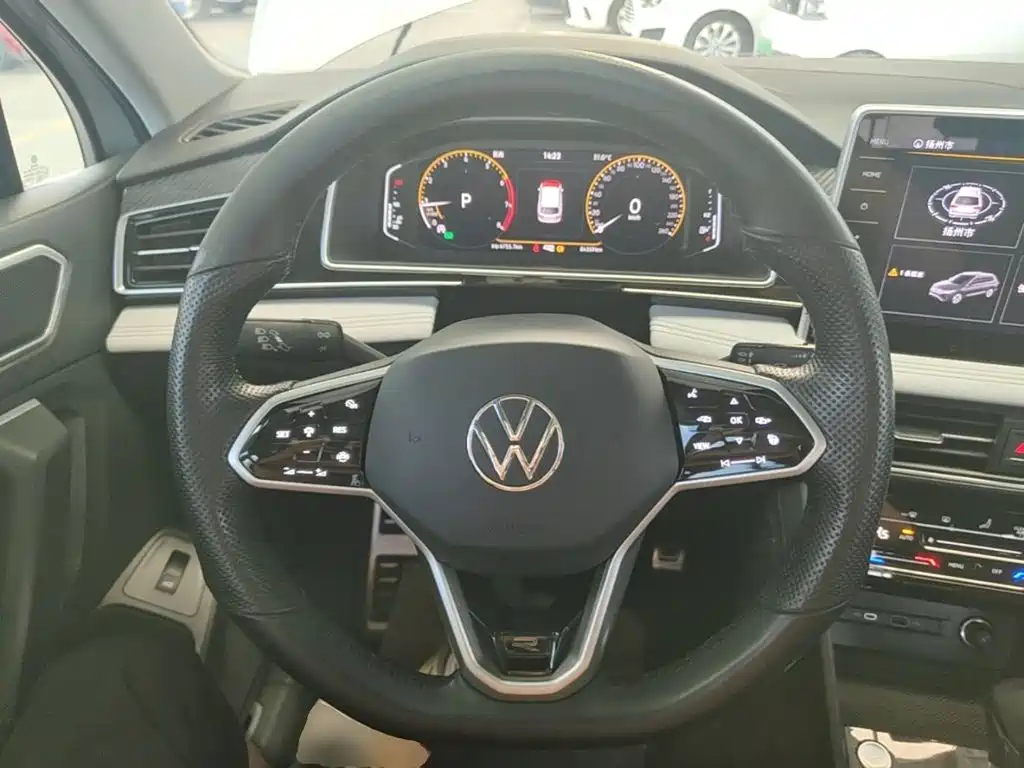 Volkswagen Tiguan L — фото 11