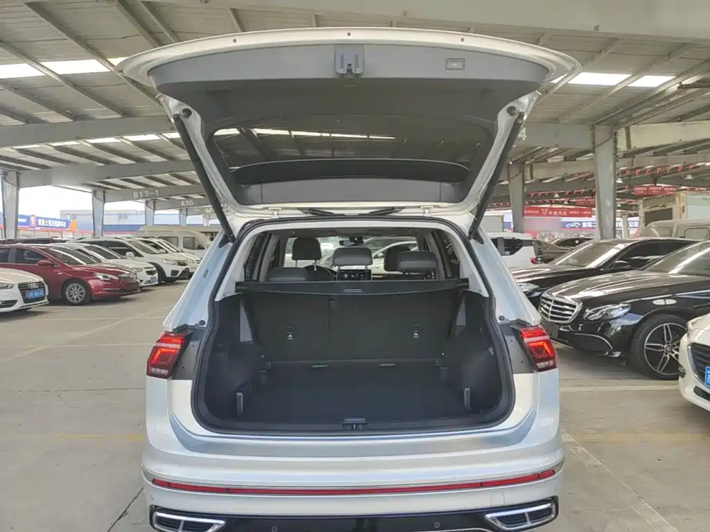 Volkswagen Tiguan L — фото 19