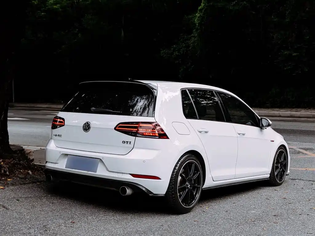 Volkswagen Golf GTI — фото 4