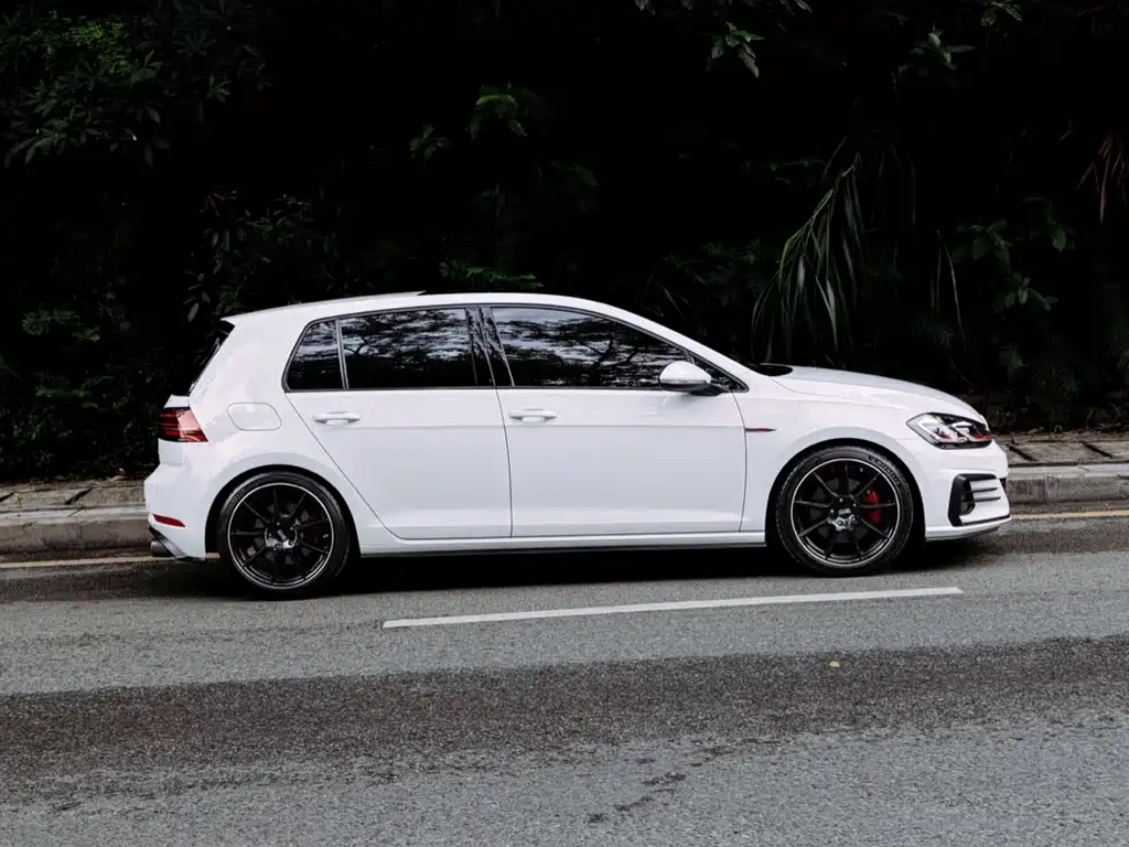 Volkswagen Golf GTI — фото 5