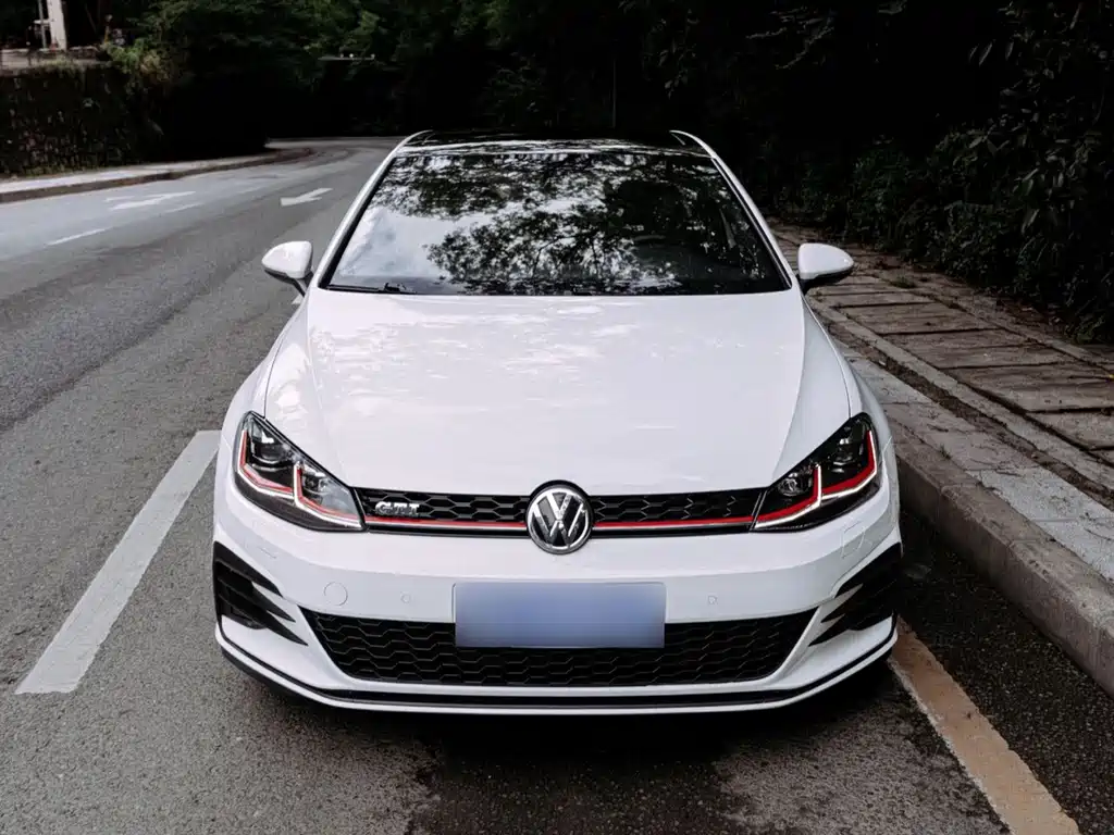 Volkswagen Golf GTI — фото 6