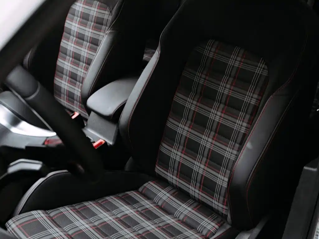 Volkswagen Golf GTI — фото 10