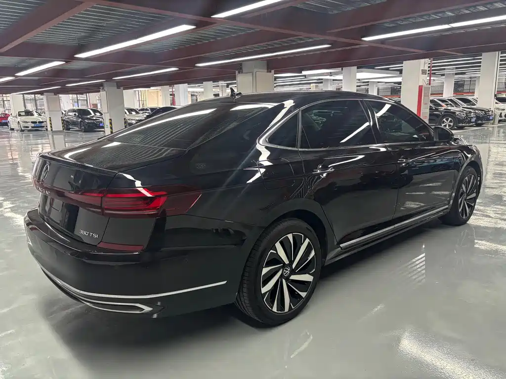 Volkswagen Passat — фото 11