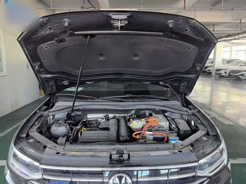 Volkswagen Tiguan L PHEV — фото 20