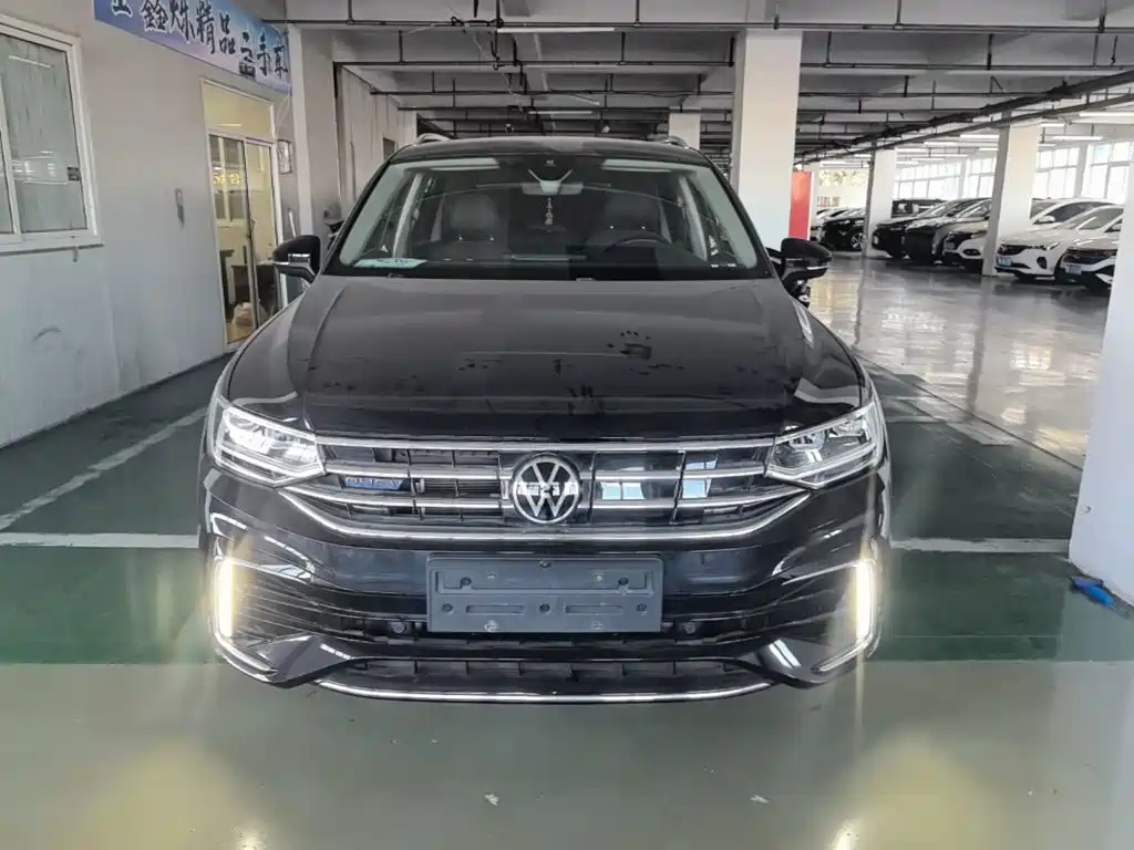 Volkswagen Tiguan L PHEV — фото 3