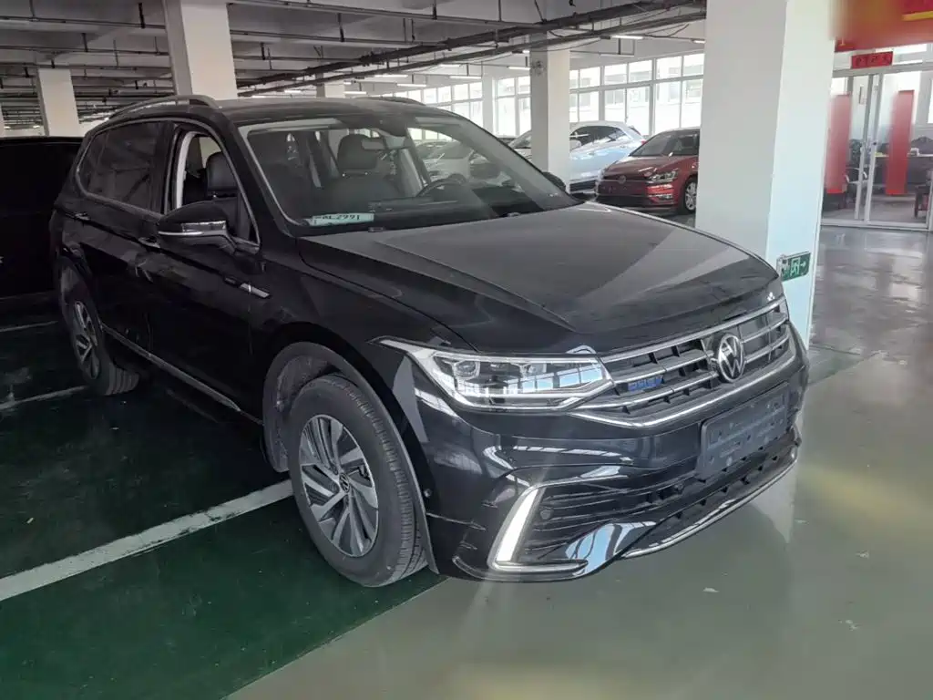 Volkswagen Tiguan L PHEV — фото 4