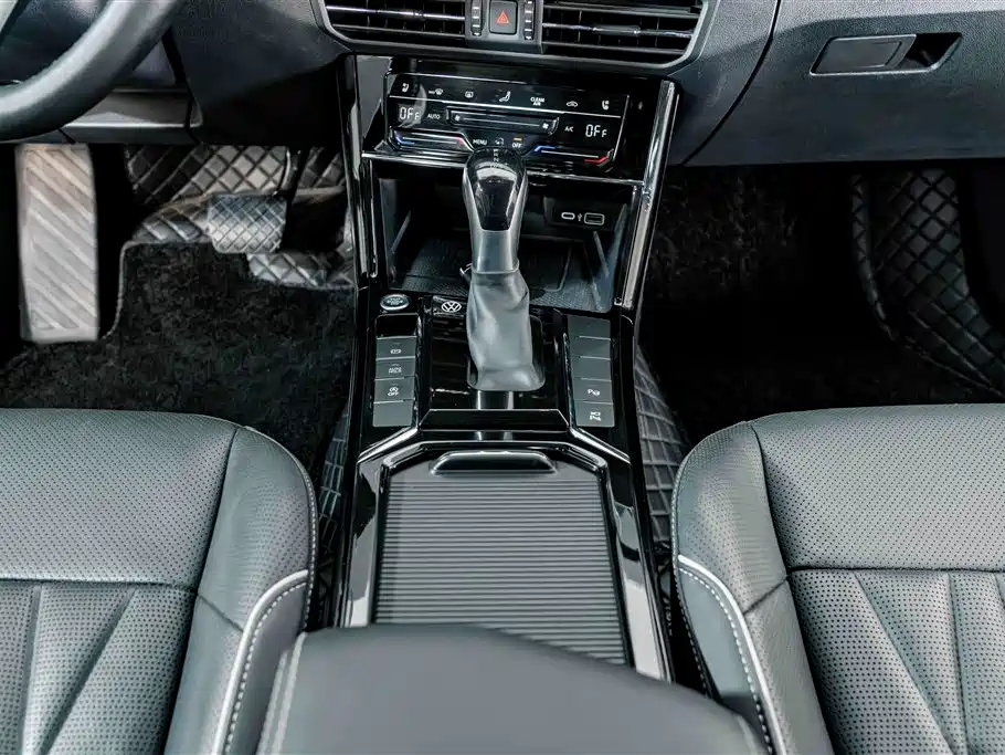Volkswagen Passat — фото 14