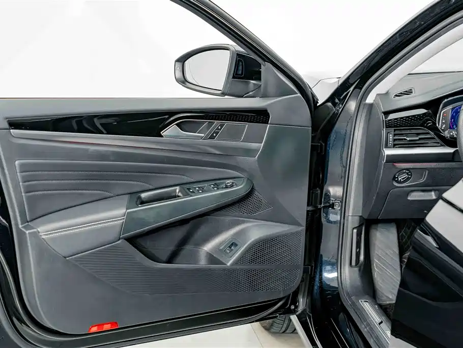 Volkswagen Passat — фото 17