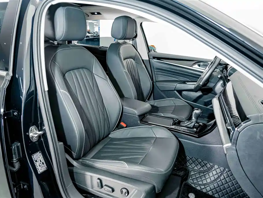 Volkswagen Passat — фото 19