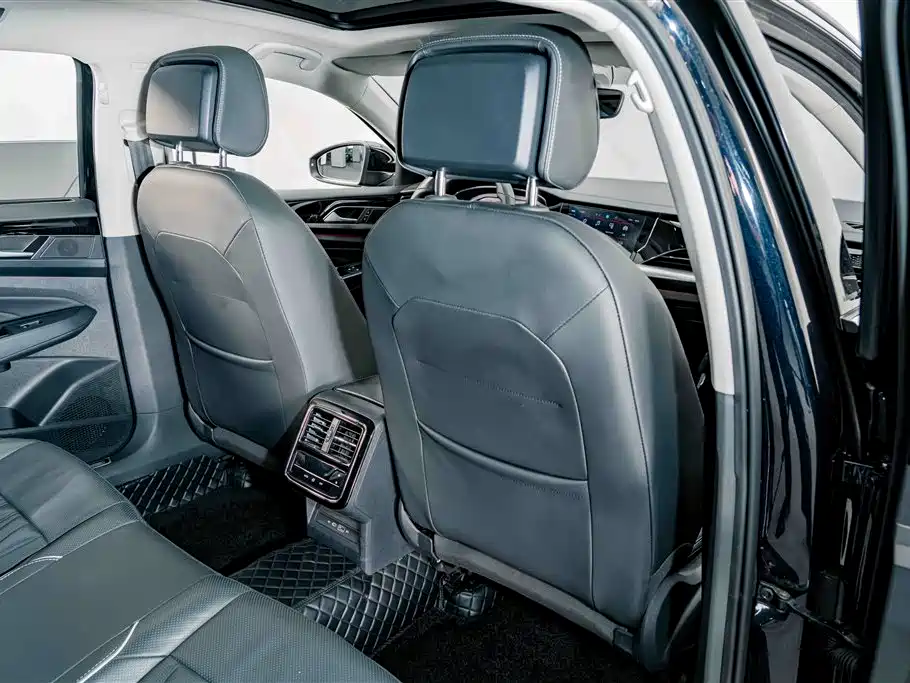 Volkswagen Passat — фото 20