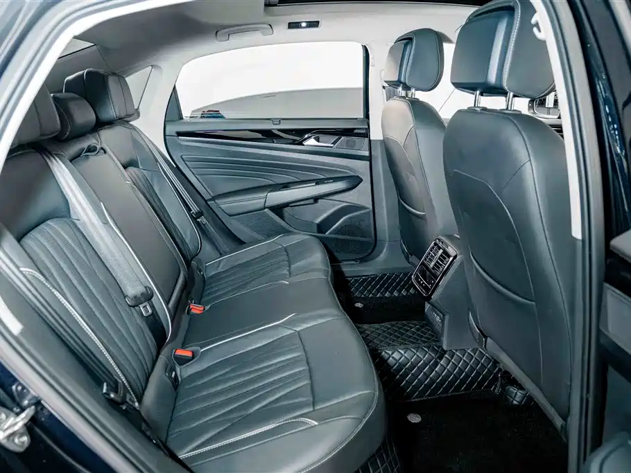 Volkswagen Passat — фото 21