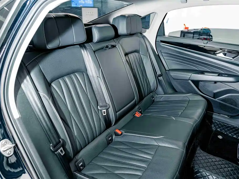 Volkswagen Passat — фото 22