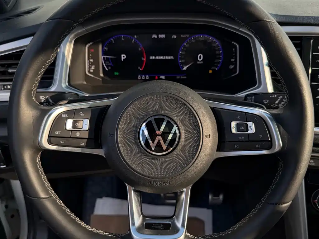 Volkswagen T-Roc — фото 24