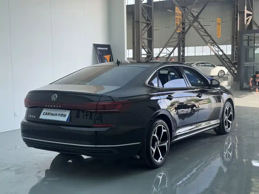 Volkswagen Passat — фото 14
