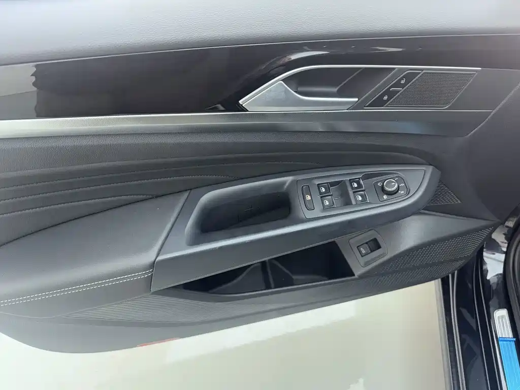 Volkswagen Passat — фото 7