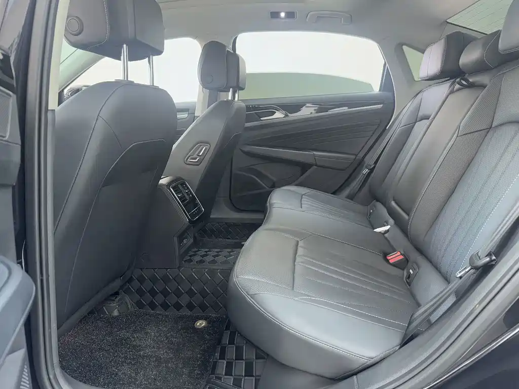Volkswagen Passat — фото 8