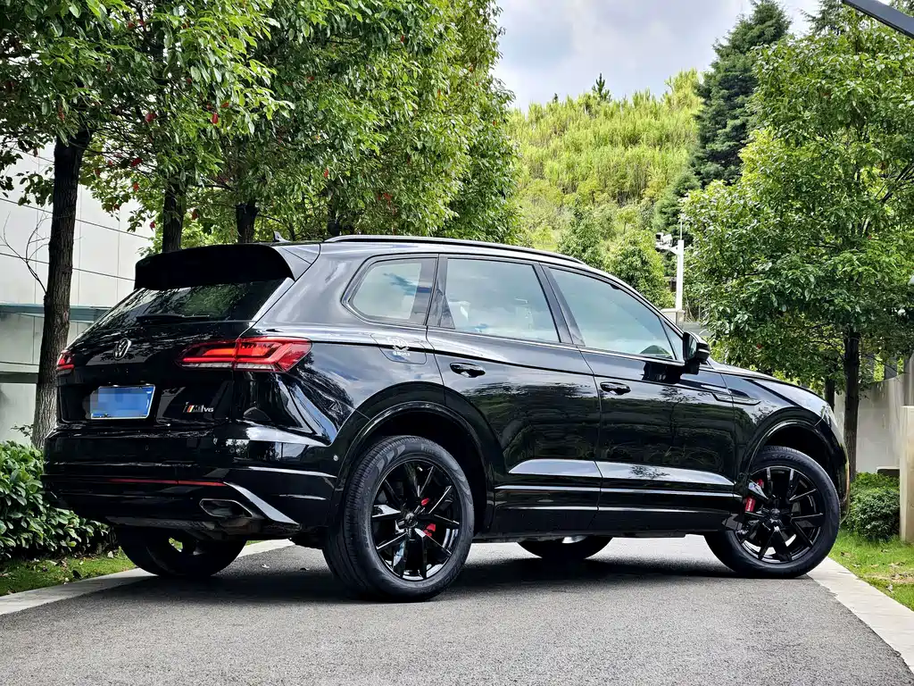Volkswagen Touareg — фото 14