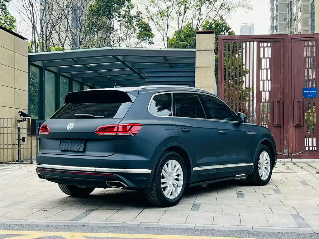 Volkswagen Touareg — фото 20
