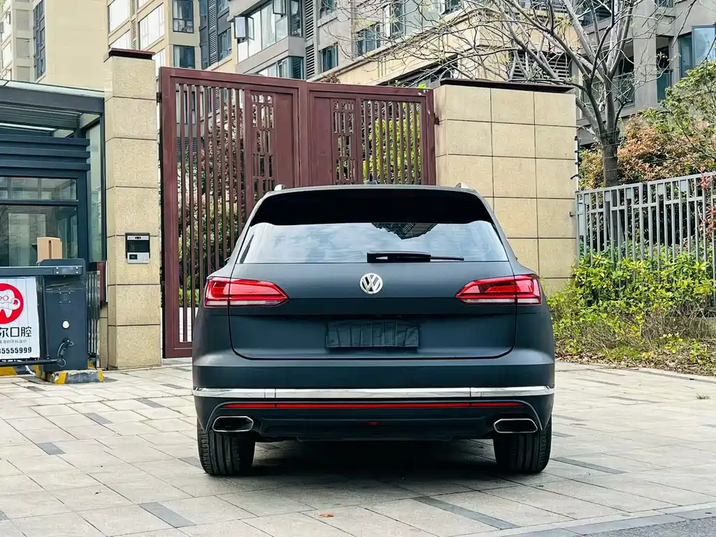 Volkswagen Touareg — фото 21