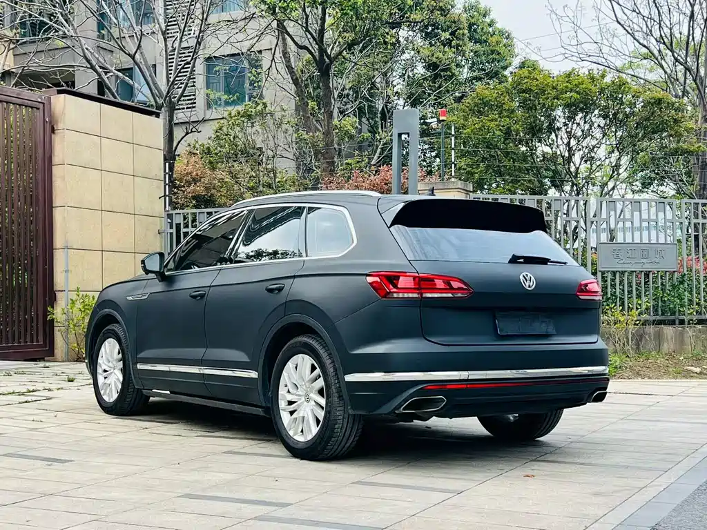 Volkswagen Touareg — фото 22