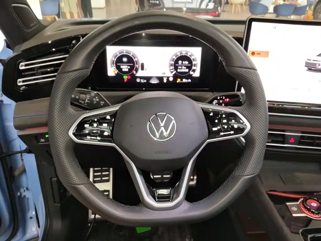 Volkswagen Tiguan L — фото 11