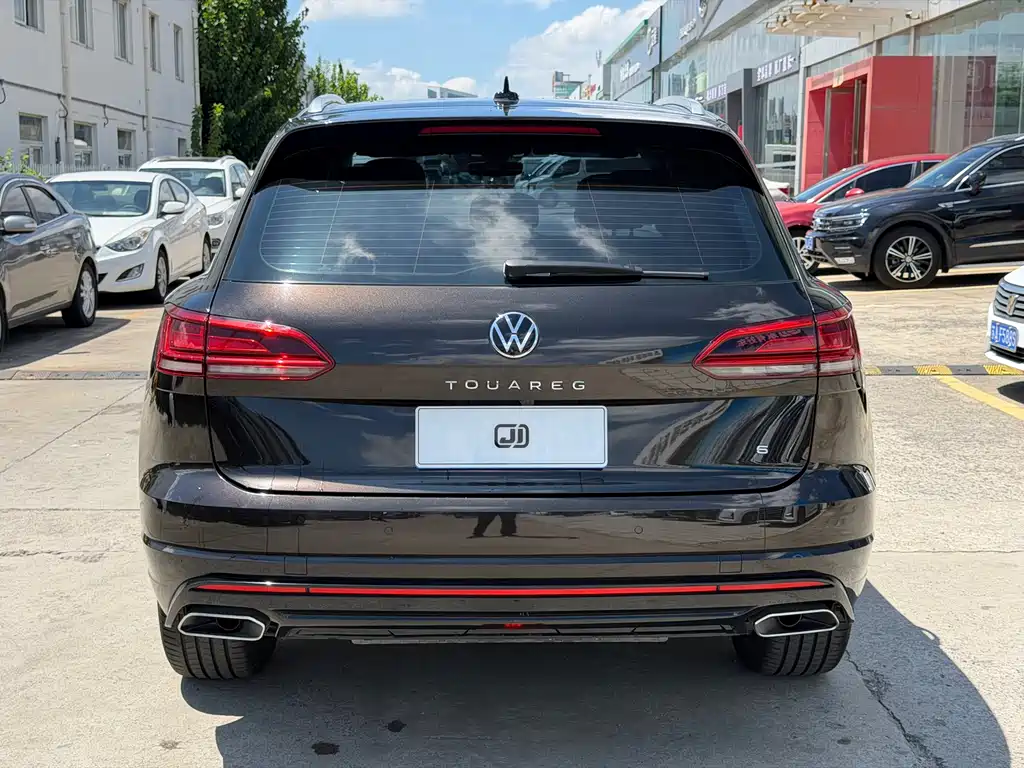 Volkswagen Touareg — фото 11