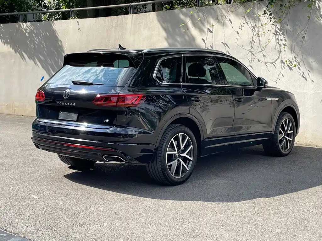 Volkswagen Touareg — фото 7