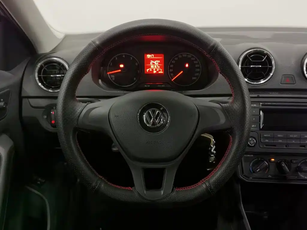 Volkswagen Jetta — фото 11