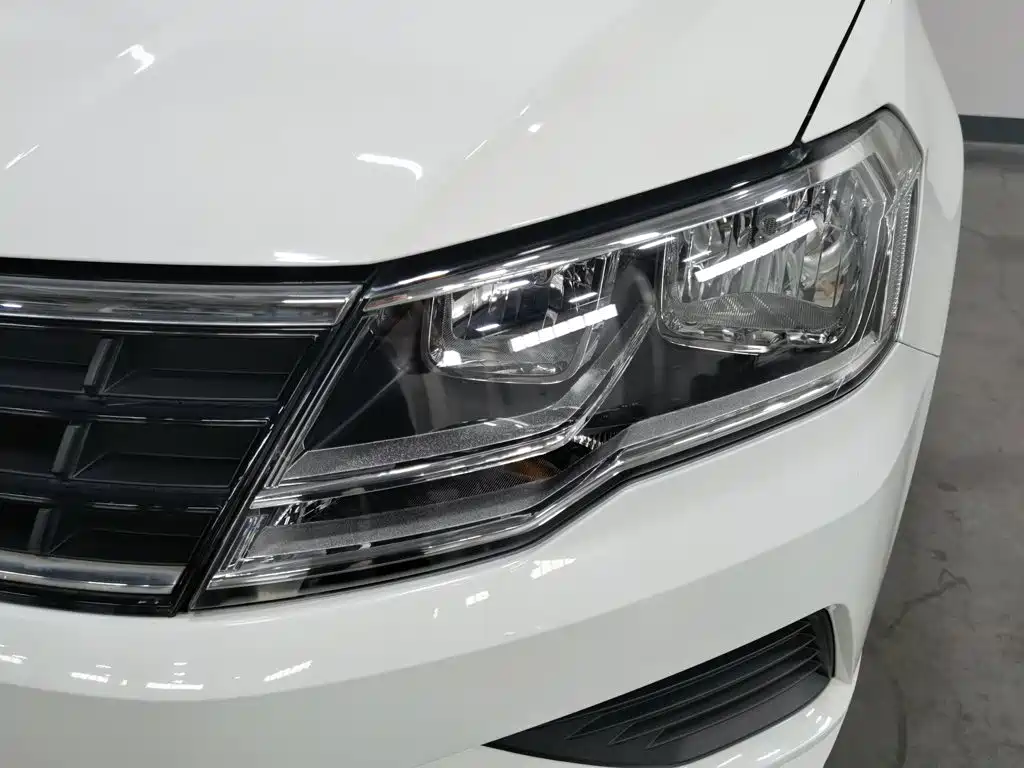 Volkswagen Jetta — фото 7