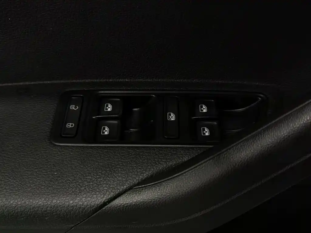 Volkswagen Jetta — фото 9